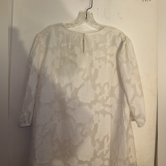 Zulily top in XXL has embossed flowers It’s  lining the sleeve are see-threw - Picture 5 of 15